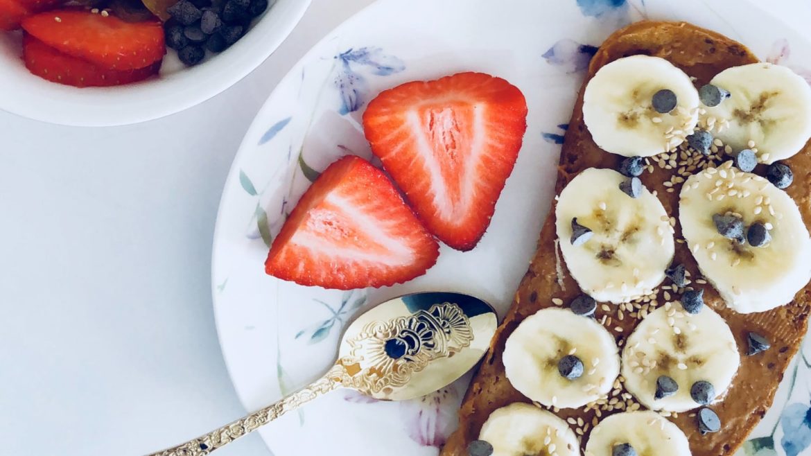 Stuffed Sweet Potato with Hummus Dressing